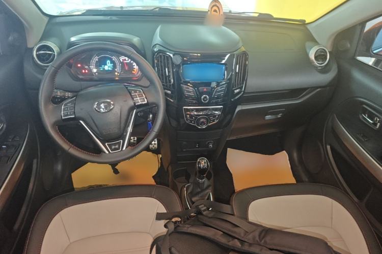 Used Great Wall M4 2014 1.5L Manual Comfort Model Center Console