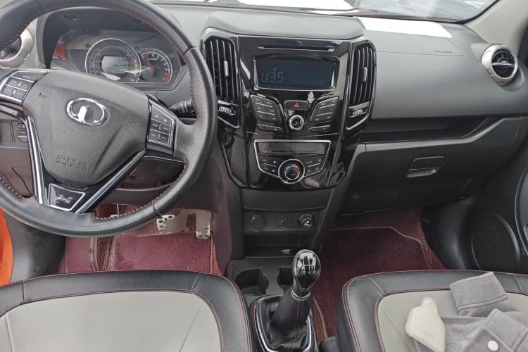 Used Great Wall M4 2014 1.5L Manual Comfort Model Center Console
