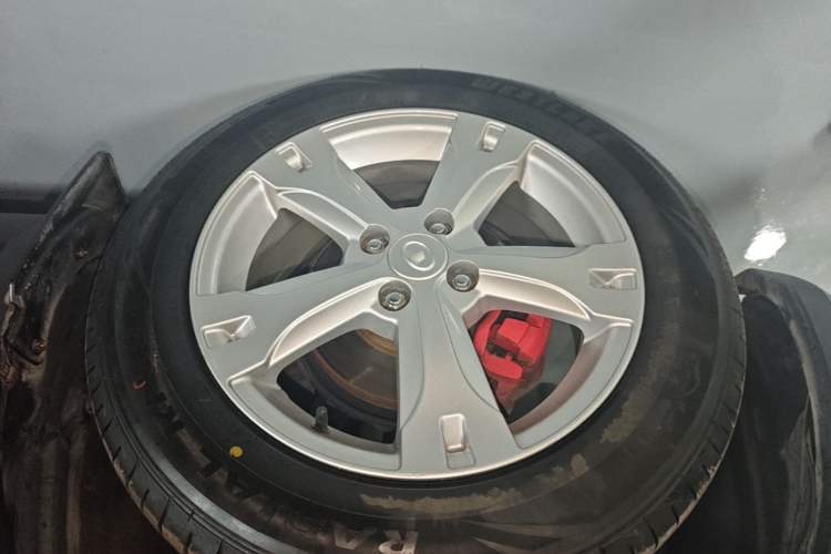 Used Great Wall M4 2014 1.5L Manual Comfort Model Left Front Wheel Hub