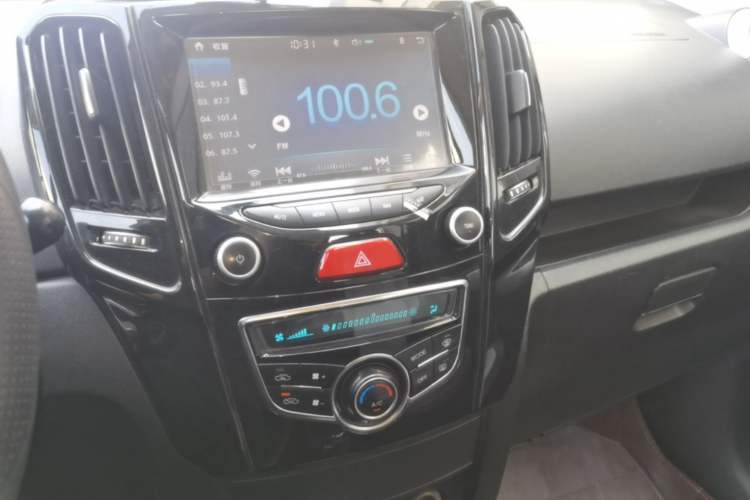 Used Great Wall M4 2014 1.5L Manual Luxury Model Audio And AC Panel