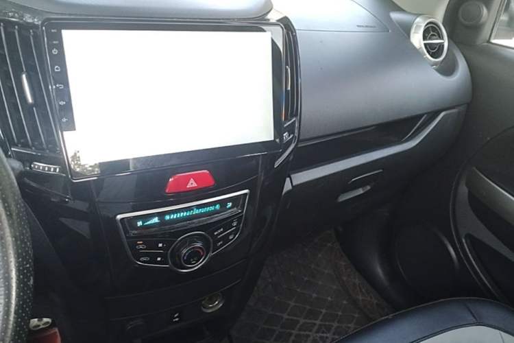 Used Great Wall M4 2014 1.5L Manual Luxury Model Audio And AC Panel