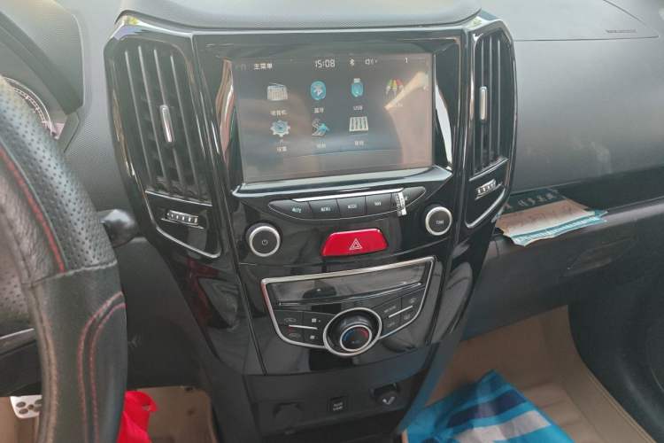 Used Great Wall M4 2014 1.5L Manual Luxury Model Audio And AC Panel