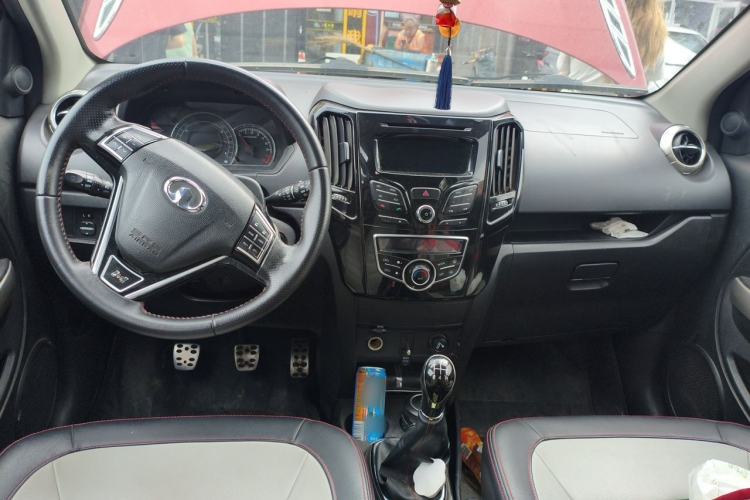 Used Great Wall M4 2014 1.5L Manual Comfort Model Center Console