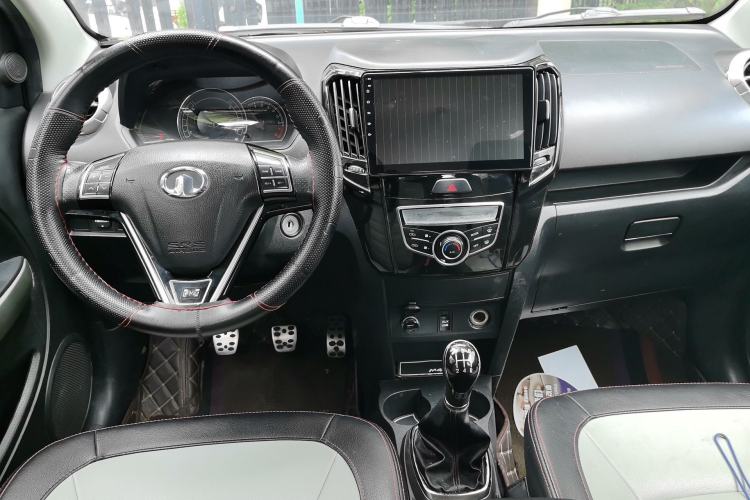 Used Great Wall M4 2014 1.5L Manual Comfort Model Center Console