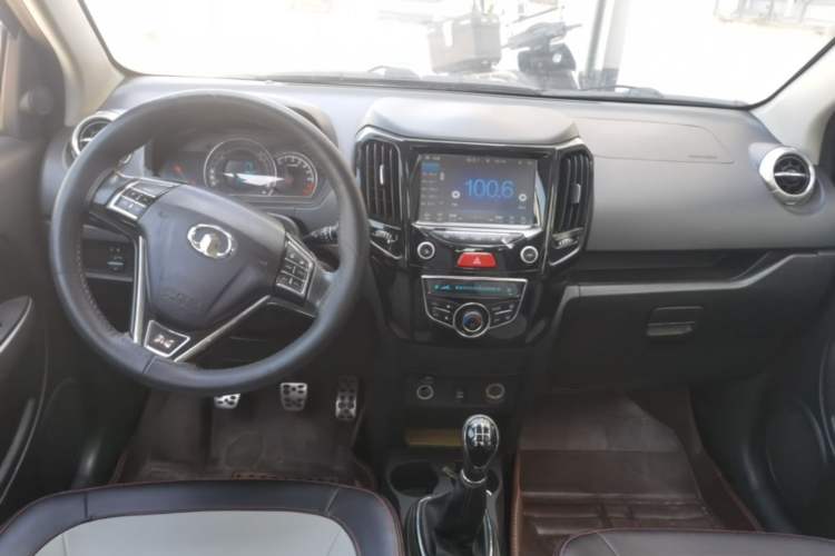 Used Great Wall M4 2014 1.5L Manual Luxury Model Center Console
