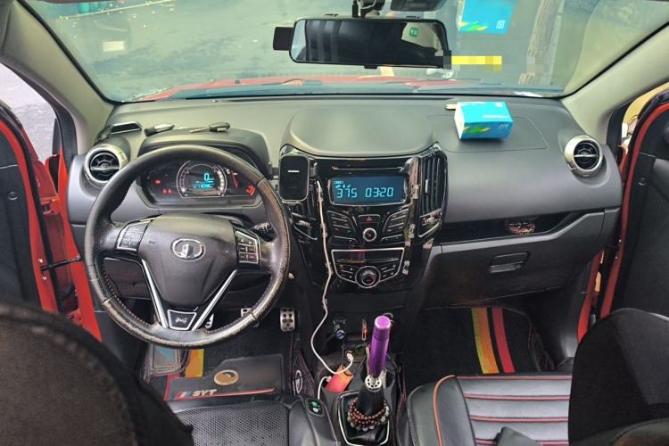 Used Great Wall M4 2014 1.5L Manual Comfort Model Center Console