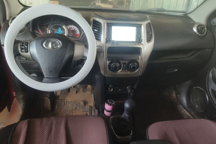 Used Great Wall M4 2014 1.5L Manual Comfort Model Center Console
