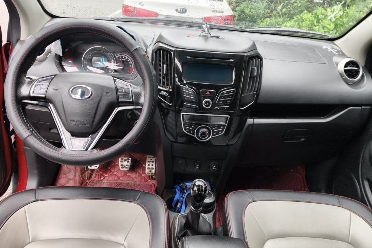 Used Great Wall M4 2014 1.5L Manual Comfort Model Center Console
