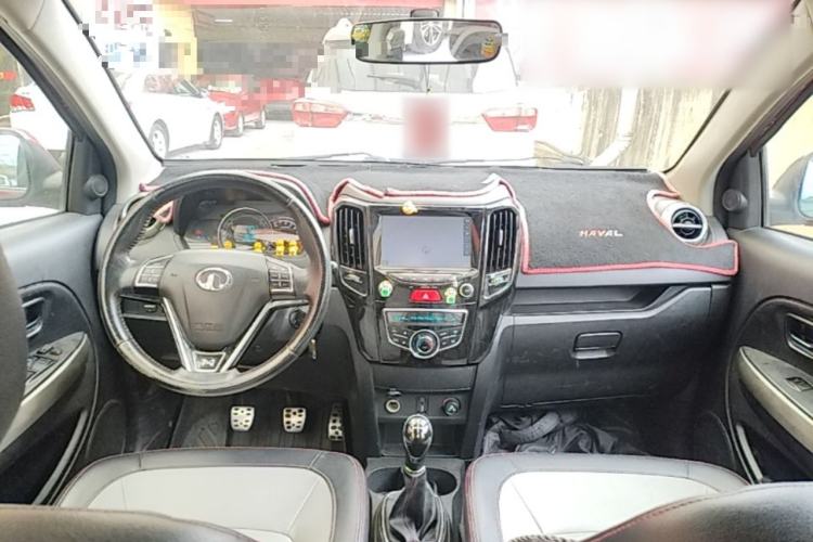 Used Great Wall M4 2014 1.5L Manual Luxury Model Center Console