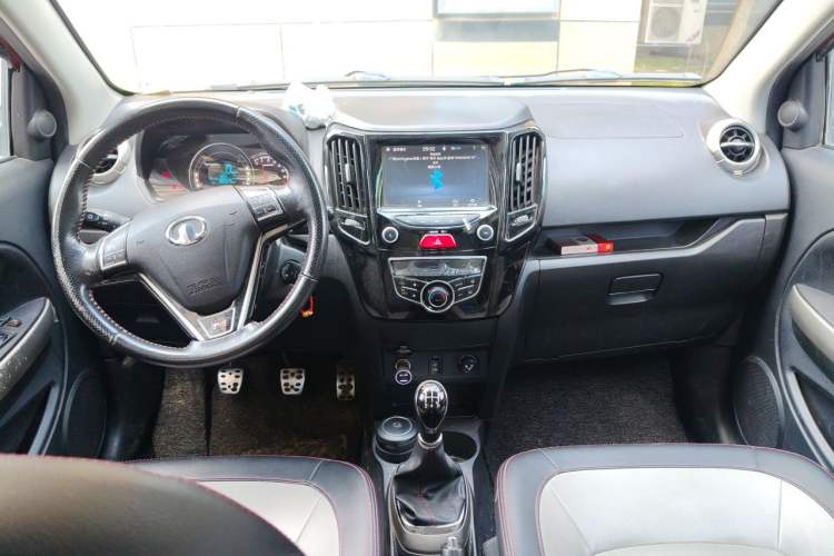 Used Great Wall M4 2014 1.5L Manual Luxury Model Center Console