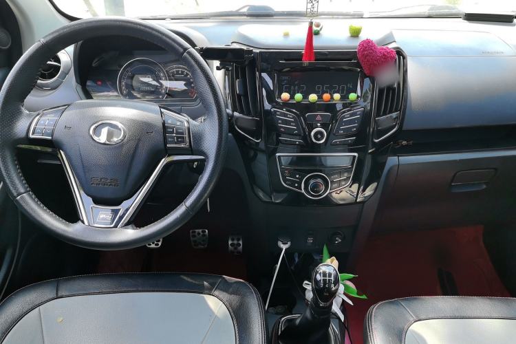 Used Great Wall M4 2014 1.5L Manual Comfort Model Center Console