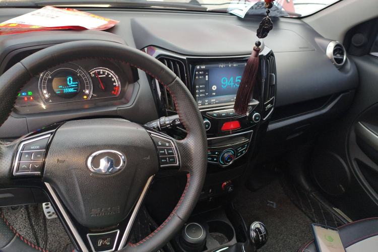 Used Great Wall M4 2014 1.5L Manual Luxury Model Center Console