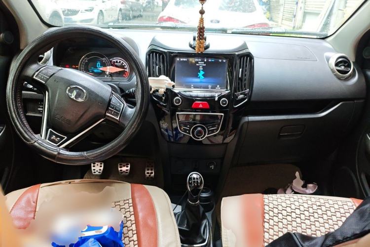 Used Great Wall M4 2014 1.5L Manual Luxury Model Center Console