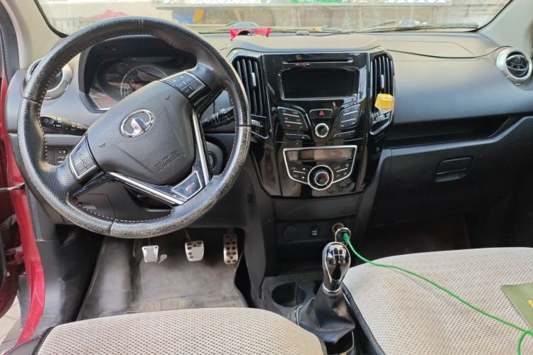 Used Great Wall M4 2014 1.5L Manual Comfort Model Center Console