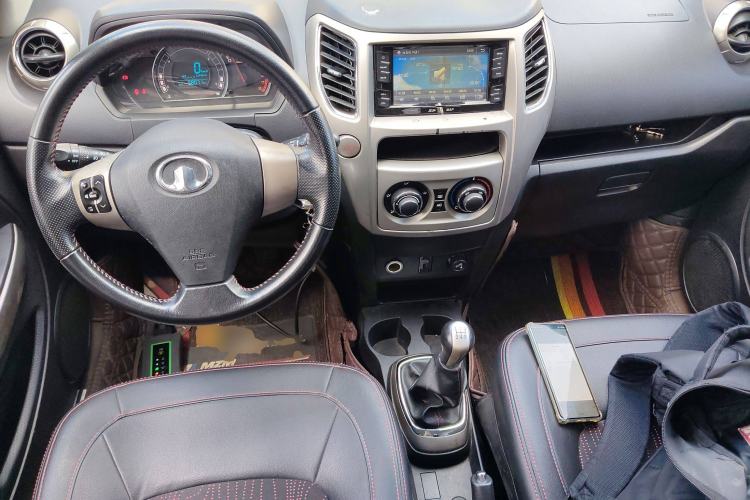 Used Great Wall M4 2014 1.5L Manual Comfort Model Center Console