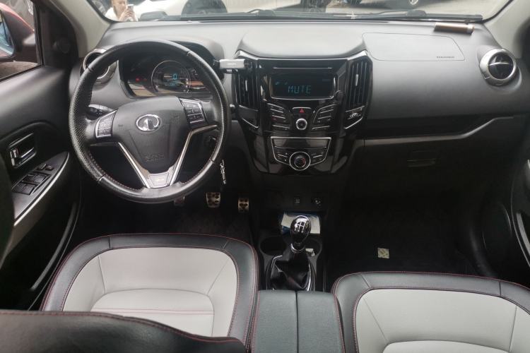 Used Great Wall M4 2014 1.5L Manual Comfort Model Center Console