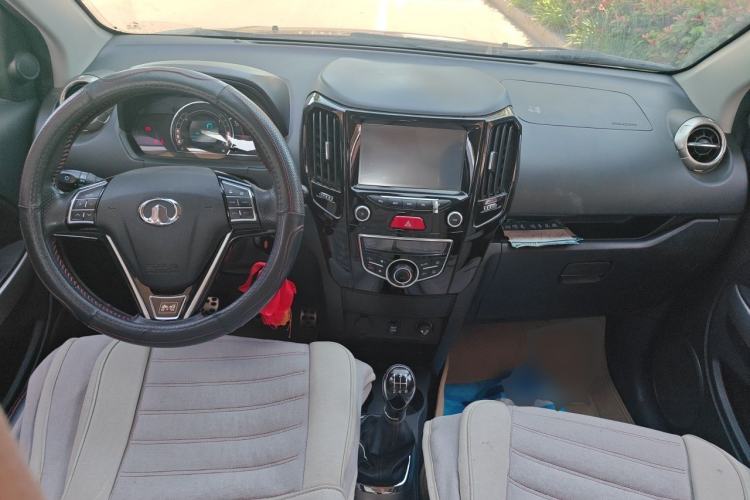 Used Great Wall M4 2014 1.5L Manual Luxury Model Center Console