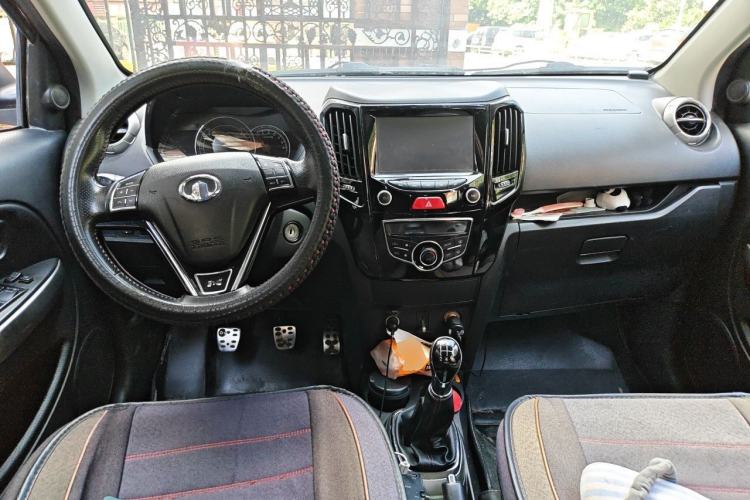 Used Great Wall M4 2014 1.5L Manual Comfort Model Center Console