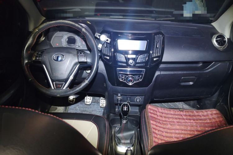Used Great Wall M4 2014 1.5L Manual Comfort Model Center Console