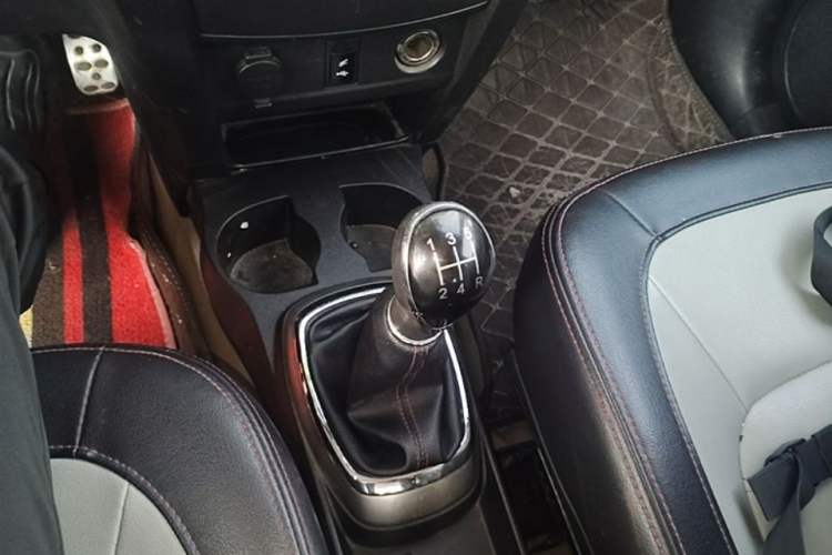 Used Great Wall M4 2014 1.5L Manual Luxury Model Gear Lever