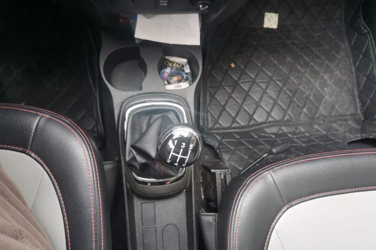 Used Great Wall M4 2014 1.5L Manual Comfort Model Gear Lever