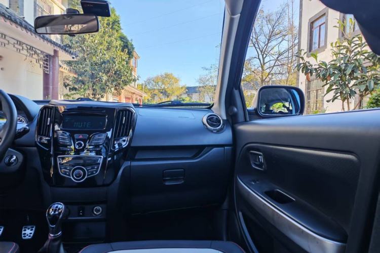 Used Great Wall M4 2014 1.5L Manual Comfort Model Interior 2