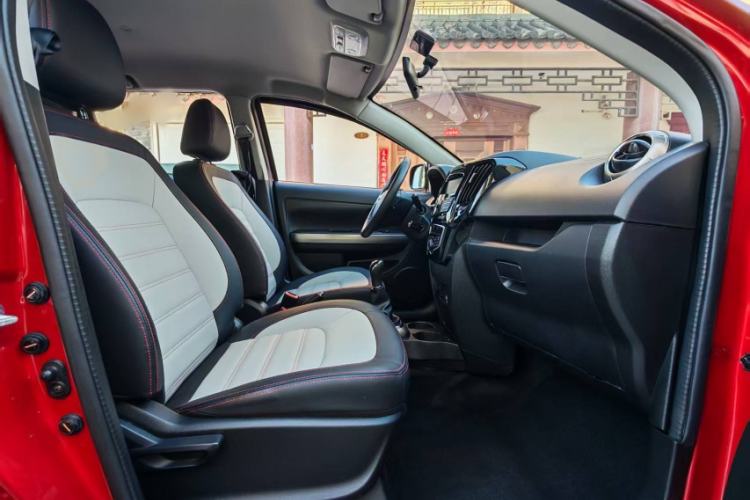 Used Great Wall M4 2014 1.5L Manual Comfort Model Interior 9