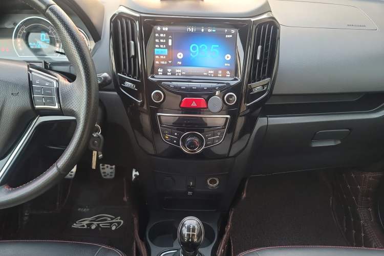 Used Great Wall M4 2014 1.5L Manual Luxury Model Audio And AC Panel