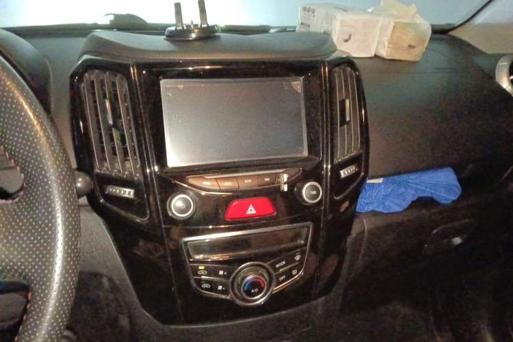 Used Great Wall M4 2014 1.5L Manual Luxury Model Audio And AC Panel