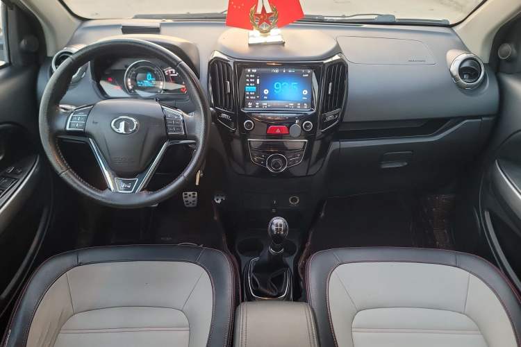 Used Great Wall M4 2014 1.5L Manual Luxury Model Center Console