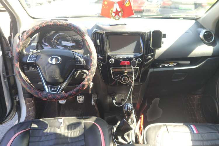 Used Great Wall M4 2014 1.5L Manual Luxury Model Center Console