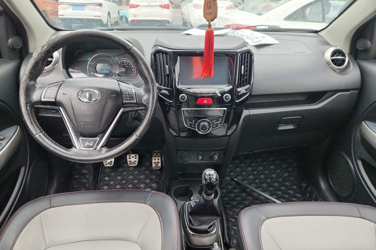Used Great Wall M4 2014 1.5L Manual Comfort Model Center Console