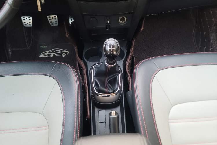 Used Great Wall M4 2014 1.5L Manual Luxury Model Gear Lever