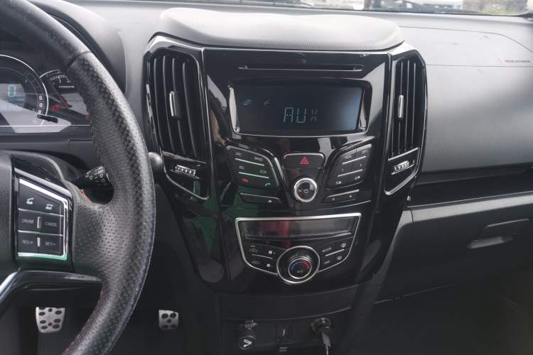 Used Great Wall M4 2014 1.5L Manual Comfort Model Interior 5