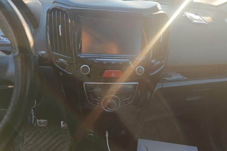 Used Great Wall M4 2014 1.5L Manual Luxury Model Audio And AC Panel