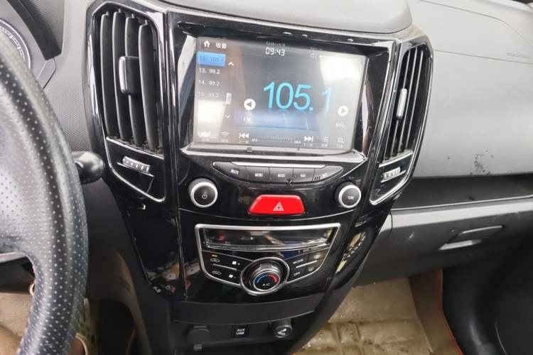Used Great Wall M4 2014 1.5L Manual Luxury Model Audio And AC Panel