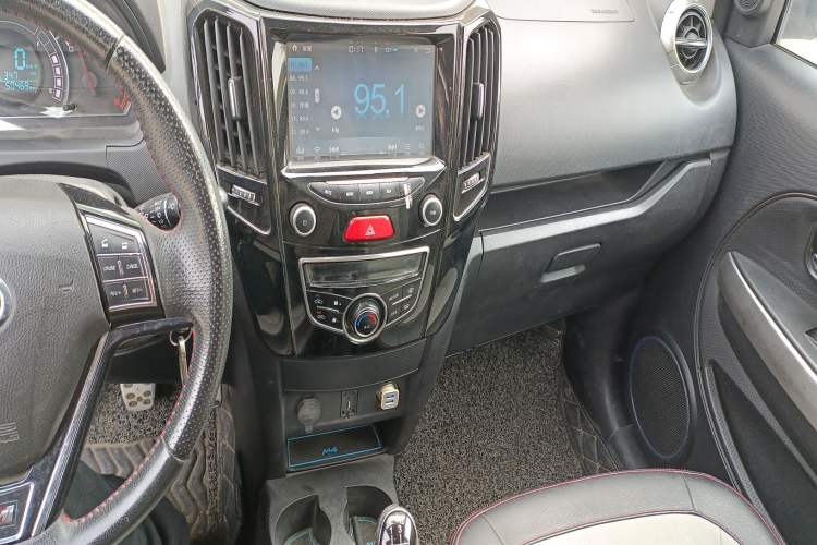 Used Great Wall M4 2014 1.5L Manual Luxury Model Audio And AC Panel