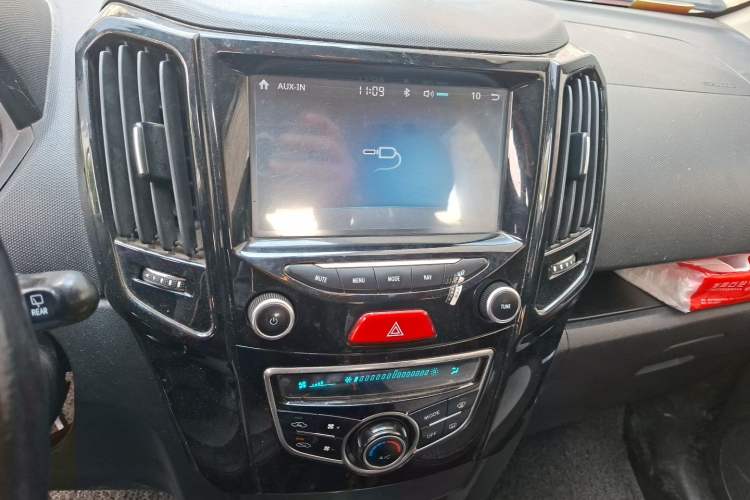 Used Great Wall M4 2014 1.5L Manual Luxury Model Audio And AC Panel