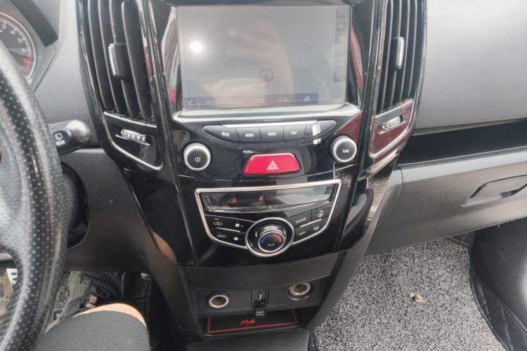 Used Great Wall M4 2014 1.5L Manual Luxury Model Audio And AC Panel