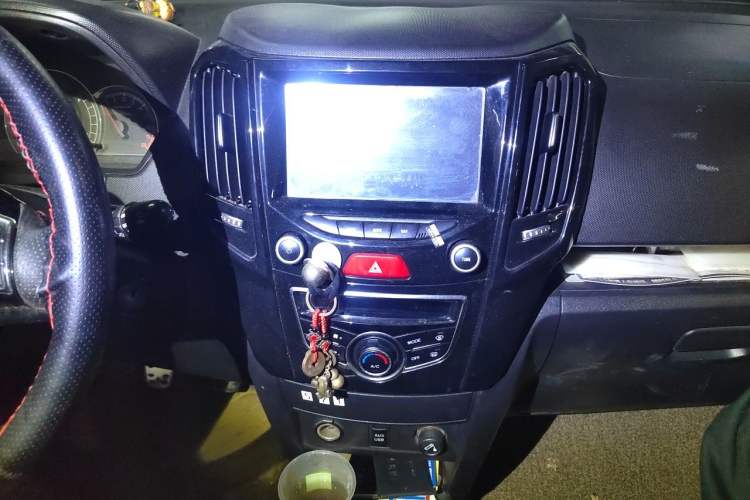 Used Great Wall M4 2014 1.5L Manual Luxury Model Audio And AC Panel