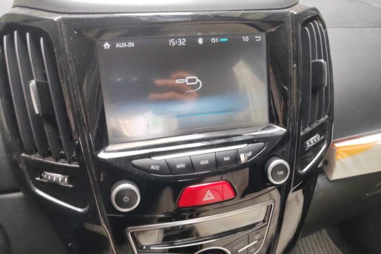 Used Great Wall M4 2014 1.5L Manual Luxury Model Audio And AC Panel