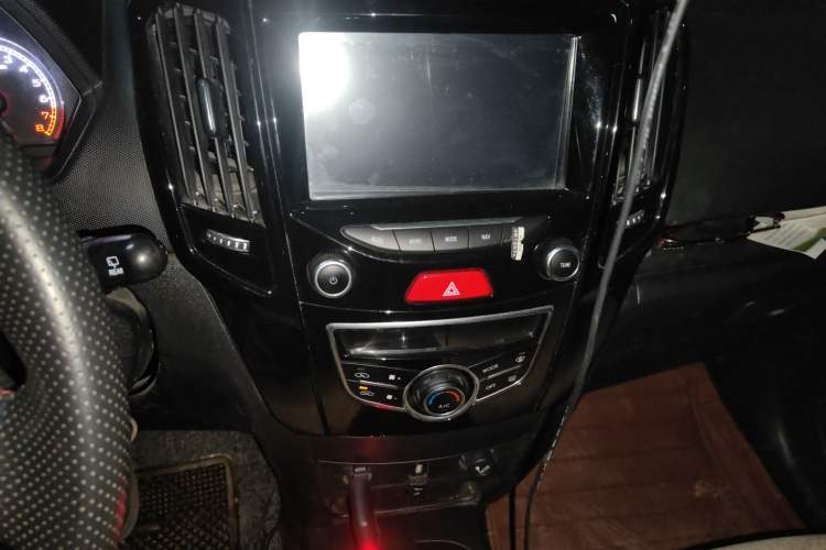Used Great Wall M4 2014 1.5L Manual Luxury Model Audio And AC Panel