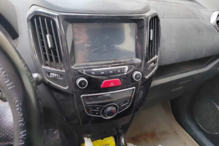 Used Great Wall M4 2014 1.5L Manual Luxury Model Audio And AC Panel