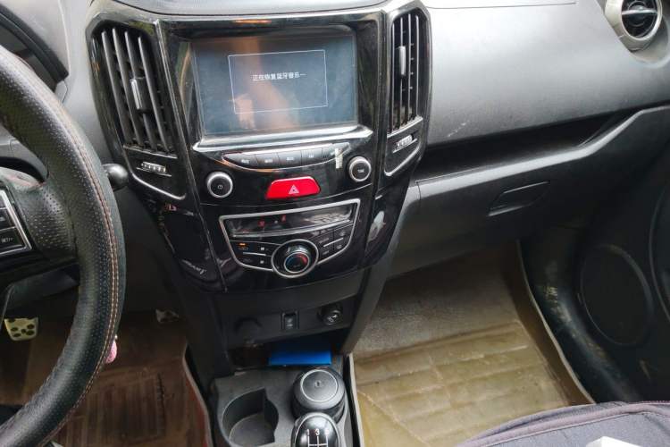 Used Great Wall M4 2014 1.5L Manual Luxury Model Audio And AC Panel