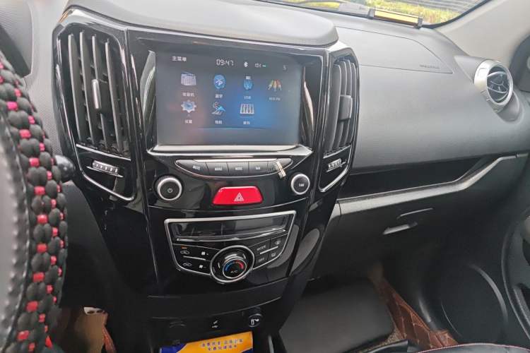 Used Great Wall M4 2014 1.5L Manual Luxury Model Audio And AC Panel