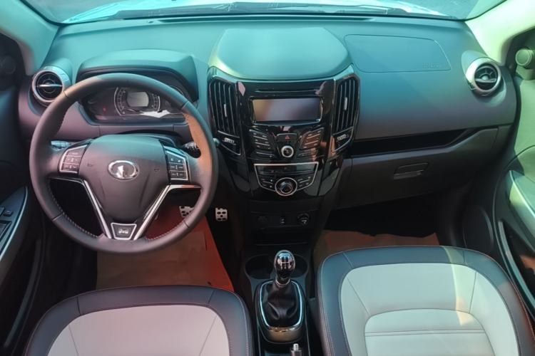 Used Great Wall M4 2014 1.5L Manual Comfort Model Center Console