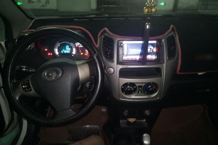 Used Great Wall M4 2014 1.5L Manual Comfort Model Center Console