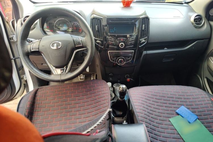 Used Great Wall M4 2014 1.5L Manual Comfort Model Center Console