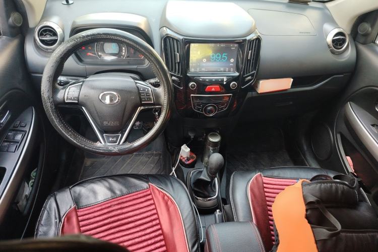 Used Great Wall M4 2014 1.5L Manual Luxury Model Center Console