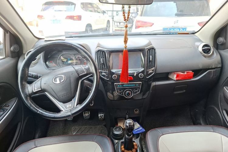 Used Great Wall M4 2014 1.5L Manual Luxury Model Center Console